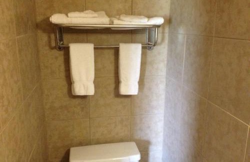 Athol Springs Hotel | Stadium View Inn