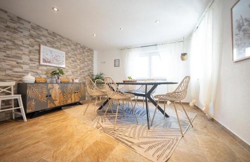 Kisslegg House | -Stadthaus Ida- Mit großer Dachterasse, am Schloßpark, Luftkurort Kißlegg, Boxspringbetten, Kaffeevollautomat, SmartTV, familienfreundlich, großzügig, zentral