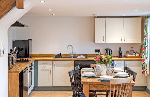 Hopton House | Stainsborough Hall Holiday Cottages