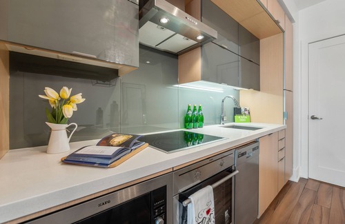 Toronto Entertainment District Apartment | Stallion Suites - Downtown Toronto