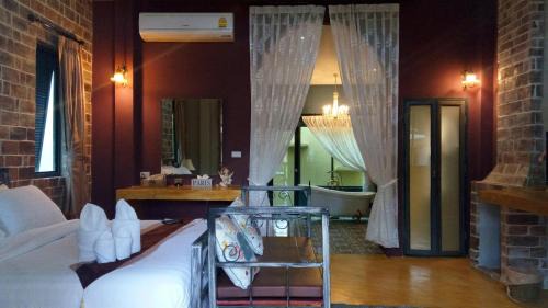 Suan Phueng Resort | Stamp Hills Resort