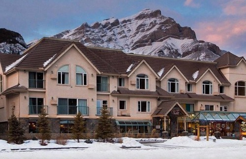 Banff Apartment | Standard King Room in Banff with Air-Conditioning