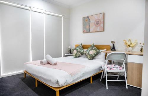 Gregory Hills House | Standard Queen Room in Gregory Hills - Quaint Spot - Shared Bathroom