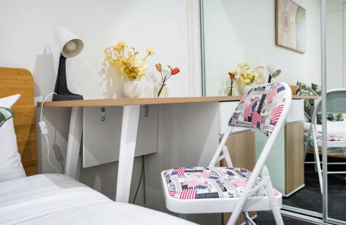 Gregory Hills House | Standard Queen Room in Gregory Hills - Quaint Spot - Shared Bathroom