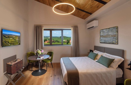 Guarene Bed & Breakfast | Standard Room 104, no balcony - Relais PQlin & Winery.