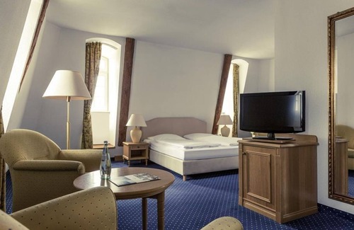 Neustadt-Glewe House | Standard room, shower, toilet, non-smoking - Hotel Schloss Neustadt-Glewe
