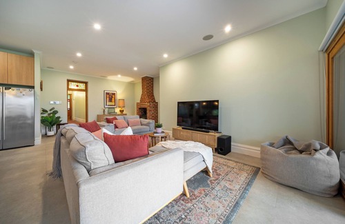 Woodville Park House | Stanley Stay - Sauna, Play Set, WiFi, Central Location!