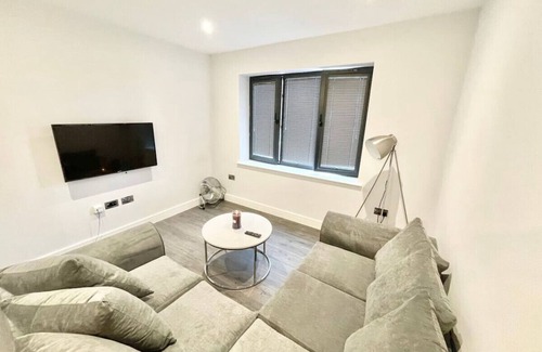 Stanmore Apartment | Stanmore Central - Ground Floor Garden Apartment