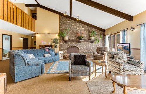 Fountain City Apartment | Star Hawk Springs Chateaux - Large 6 Bdrm Retreat