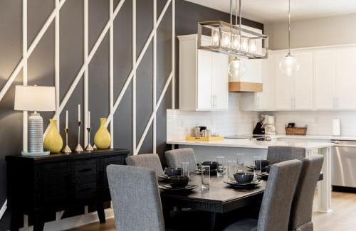 North Nashville House | STAR Retreat Townhome - 7 Beds 3 miles to Downtown