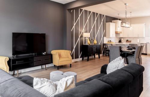 North Nashville House | STAR Retreat Townhome - 7 Beds 3 miles to Downtown