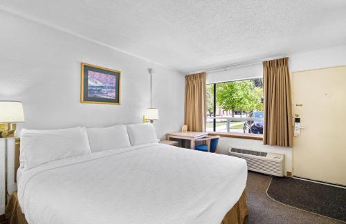 Wallace Hotel | Stardust Motel Wallace