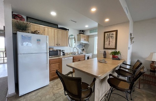 Hatteras Condo | Starfish is an end unit with beautiful views of the Pamlico Sound!