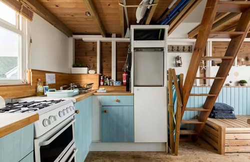 Hengistbury Head Apartment | Stargaze from a beach hut on the Mudeford Sandbank