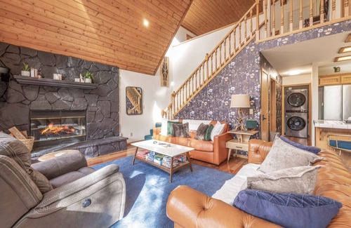 Sugarloaf Ski Chalet | Stargazer| Near Lake, Jacuzzi, Dogs Ok, Trails, AC