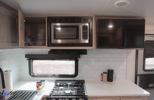Valle House | Stargazing Luxury Solar RV with mountain views! 30 mins to Grand Canyon.