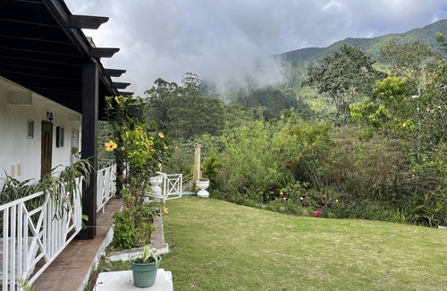 Silver Hill Gap Ski Chalet | Starlight Chalet-Blue Mountain Escape-hiking trails, rivers & birding-breakfast.