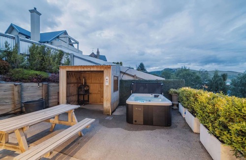 Lake Tekapo House | Starlight Lakevista Vista - 5BR Hideaway & Hot Tub
