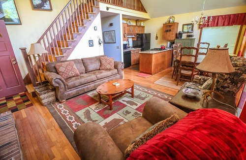Grassy Creek Cottage | Starry Skies + Fire Pit = Your Perfect Sept Riverside Escape