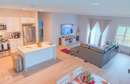 Elmsdale House | Starz at Night - luxurious suite near halifax airport