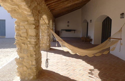 Torredonjimeno Cottage | Stately farmhouse in the heart of the Andalusian olive grove.