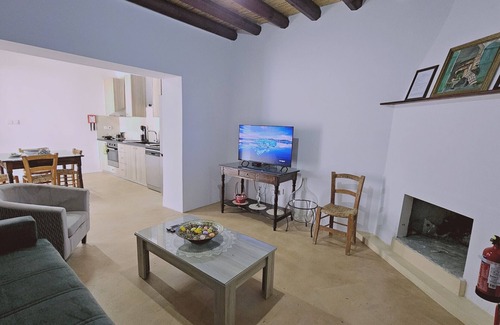 Droushia Ski Chalet | STAY Akoni House