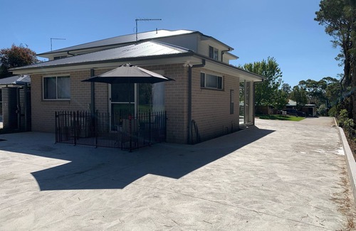 Colo Vale Cottage | Stay and Relax 2 - is a private, new stylish cottage, in the Southern Highlands