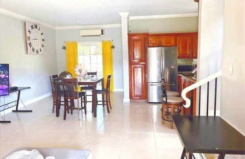 Windsor Apartment | Stay At Kay's - 5 mins from Flamingo beach and Father Bulls&Chill Out restaurant