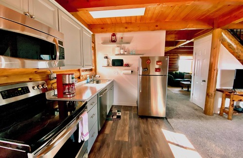 Caldwell Cabin | Stay at this super, cozy, country cabin in Caldwell, Idaho off of I84.