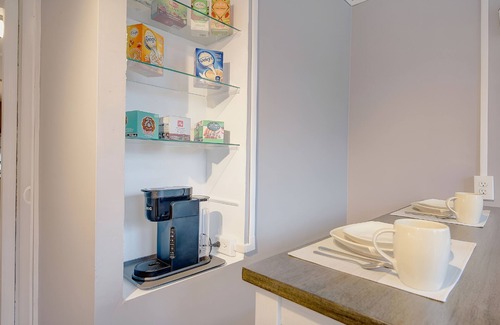Bay View House | Stay Central in Bayview: 5 Min to Downtown