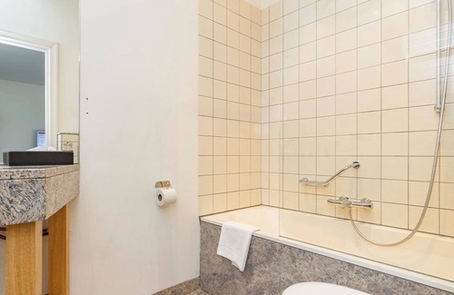 Baarlo Hotel | Stay Close to Nature with Free Parking and Dining!