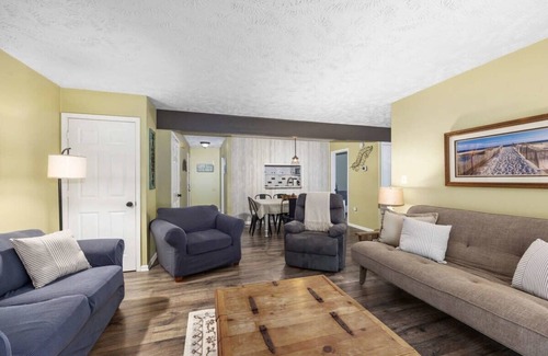 Rockford Apartment | Stay Cozy! Rockford Condo Near Downtown & Dining