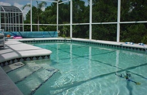 Lindfields House | Stay for Free? Contact Us for Details! 6 Miles to Disney+Heated & Secluded Pool