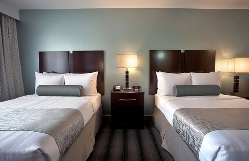 Downtown Chicago House | Stay in Heart of Chicago | Rooftop Deck, Gym and Near Millennium Park