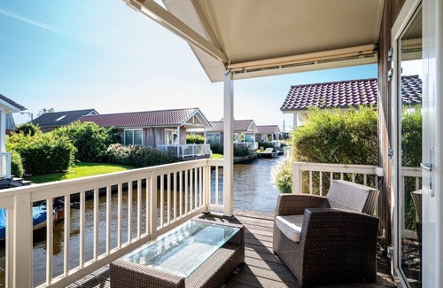 Akkrum House | Stay in our cozy Meine 4 chalet with private jetty.