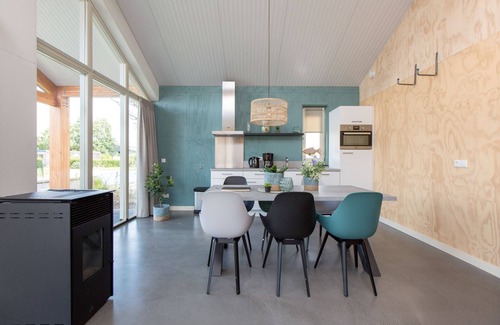 Akkrum House | Stay in our energy-neutral Eneva 6 bungalow with private jetty.