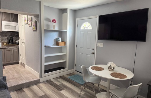 Town N County Park Apartment | Stay in style and comfort (central location)