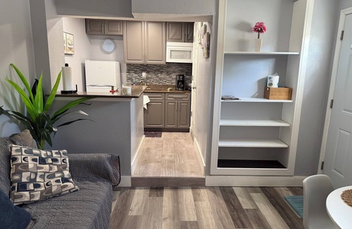 Town N County Park Apartment | Stay in style and comfort (central location)