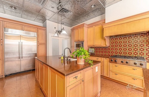 Metropolitan House | Stay in The Famous Savannah Gingerbread House by Lucky Savannah