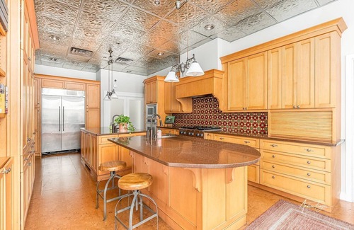 Metropolitan House | Stay in The Famous Savannah Gingerbread House by Lucky Savannah