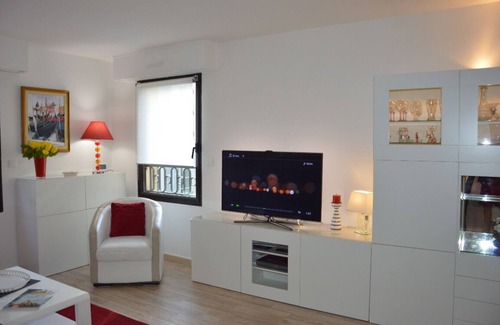 Notre-Dame Apartment | Stay in the heart of Versailles