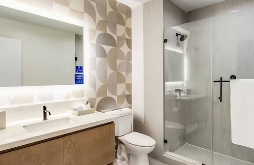 Ojus Hotel | Stay in the Heart of Miami! Rooftop Swimming Pool, Pets Allowed!