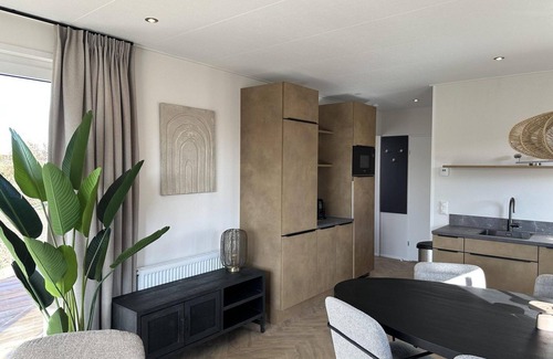 Nieuwvliet House | Stay in the modern and spacious Zonneweelde Lodge and be on the beach in no time