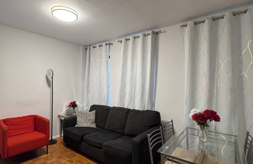 Midtown West Apartment | Stay in Times Square NYC! 2BR Apartments