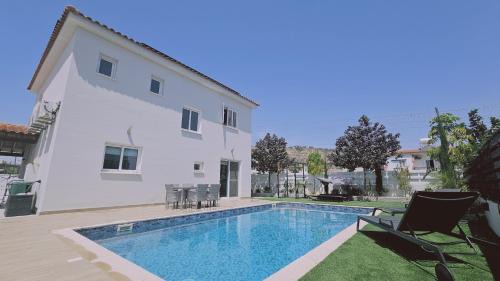 Oroklini Villa | STAY M&L Villa