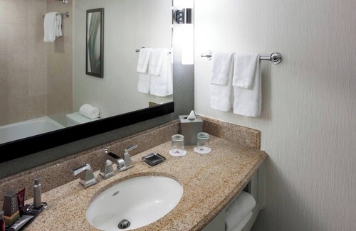 Fairfax House | Stay Minutes from Patriot Park North with Free Parking | 2 Pet-Friendly Rooms