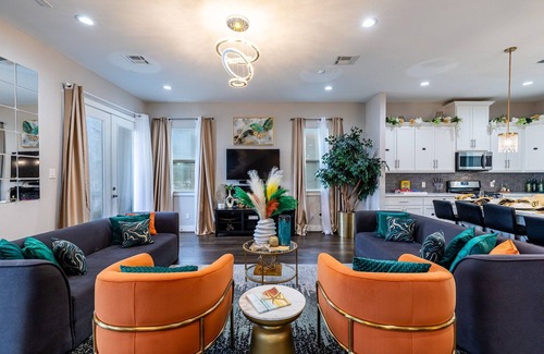 Riverside Terrace House | Stay Near Med Center/GYM/Hot Tub/pool Access