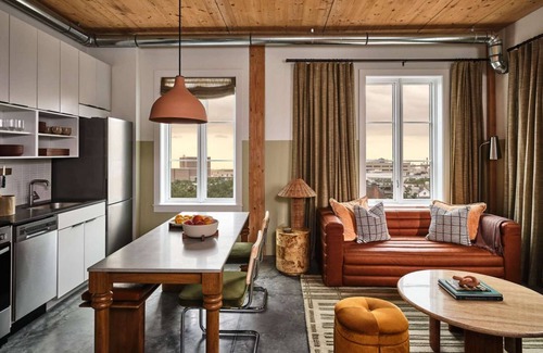Yamacraw Village Apartment | Stay Near River Street + Pool, Bike, Dining & Gym
