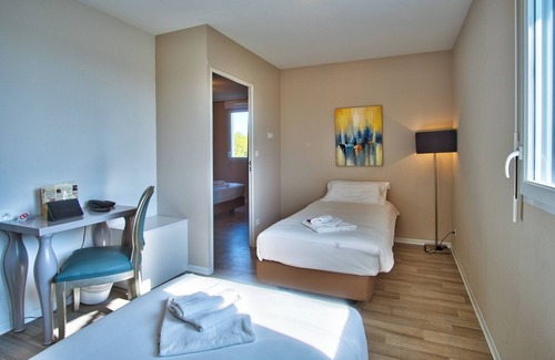Mouguerre Hotel | Stay Near Square Lafayette! 2 Family-Friendly Units with FREE Private Parking