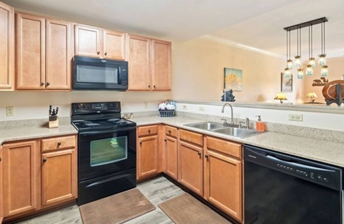 Pigeon Forge Condo | STAY NEAR THE TITANIC, ONE MINUTE OFF PARKWAY WITH SENSATIONAL VIEWS.